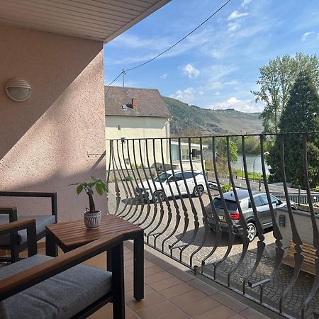 Weingut / Gaestehaus Gerlach Ürzig Esterno foto
